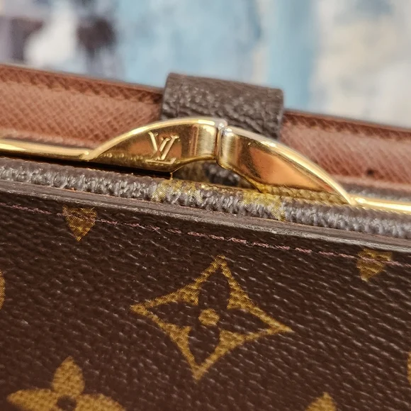 • Authentic Louis vuitton Monogram  Porte Monanaie Billets Bifold - Picture 14 of 14